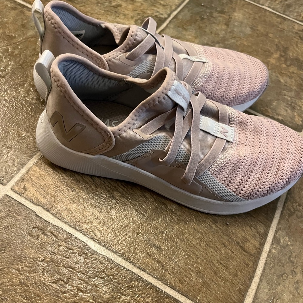 New Balance Dynasoft Womens 6.5